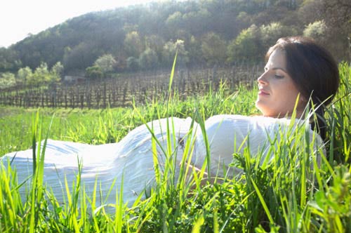 Bà bầu khổ sở vì nắng nóng - 2