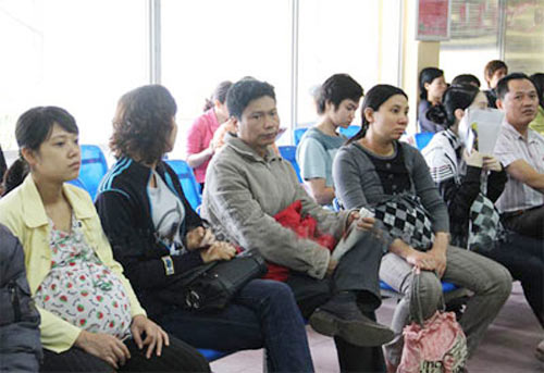Bà bầu khổ sở vì nắng nóng - 1