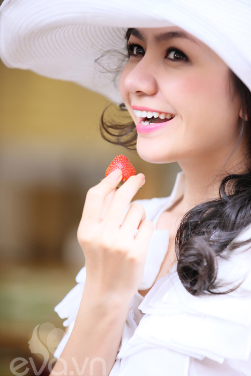 Bạn gái Huỳnh Đông ngọt ngào xuống phố - 11