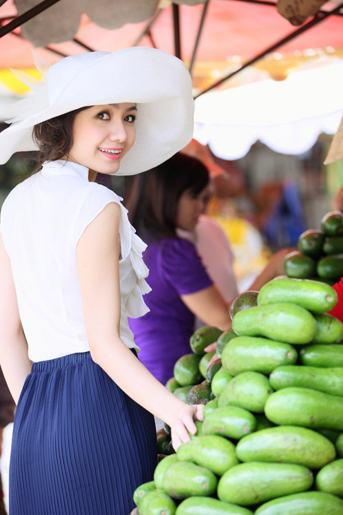 Bạn gái Huỳnh Đông ngọt ngào xuống phố - 13