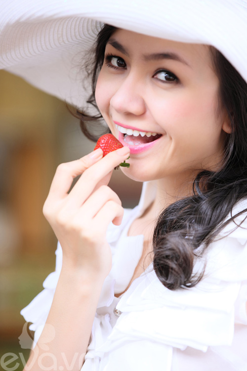 Bạn gái Huỳnh Đông ngọt ngào xuống phố - 9
