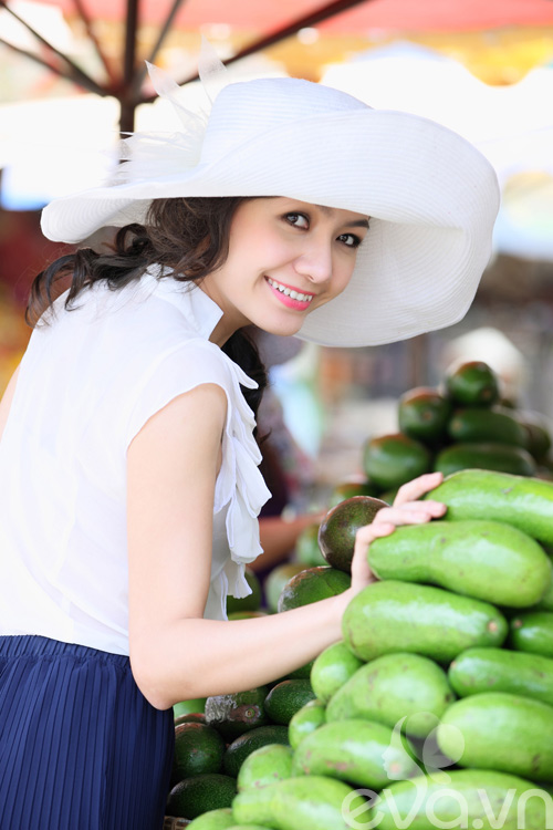 Bạn gái Huỳnh Đông ngọt ngào xuống phố - 15