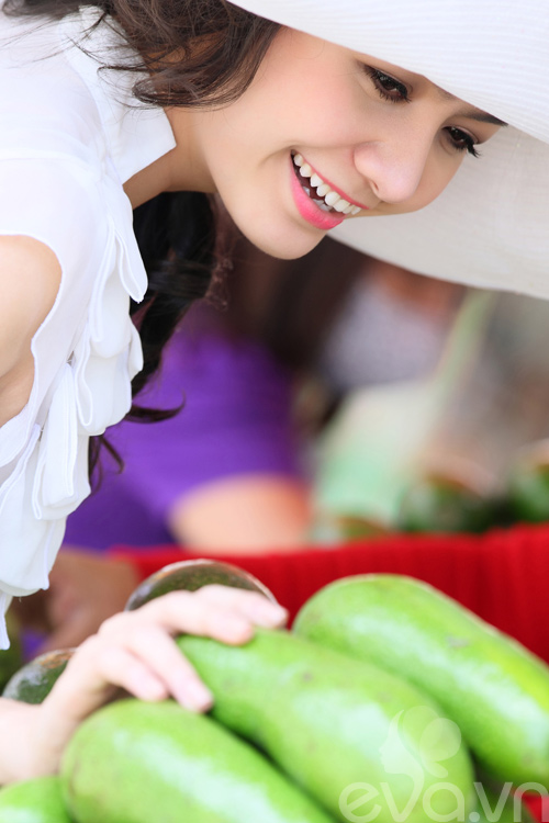 Bạn gái Huỳnh Đông ngọt ngào xuống phố - 16