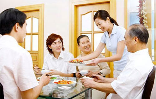 Bẽ bàng lộ ảnh 'nóng' của con dâu - 2