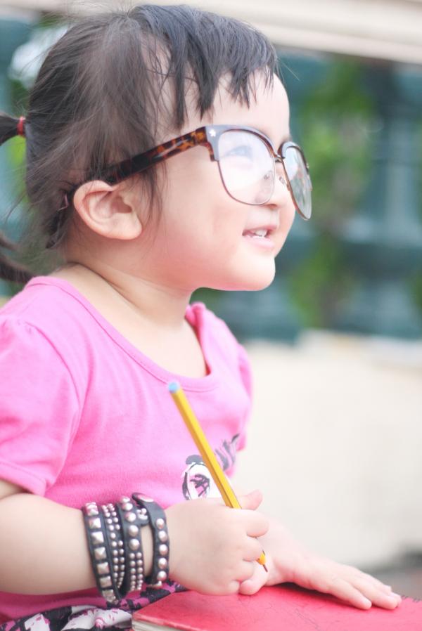 Mẫu nhí: Châu Anh 'giòn cười, tươi khóc' - 5