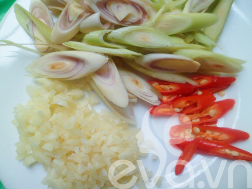 Hấp dẫn với thịt nai xào sả ớt - 2