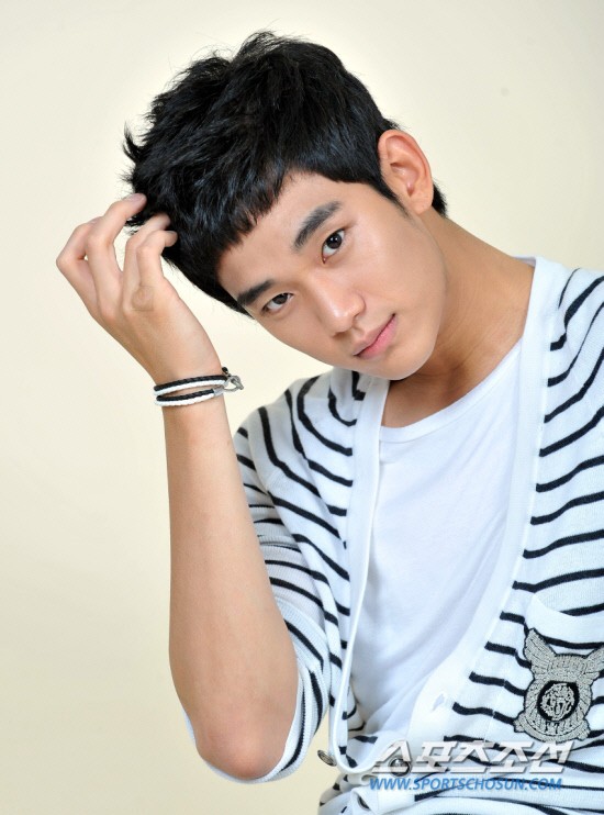 Hot boy tài năng bậc nhất Kbiz - 1