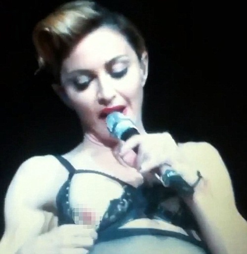 Madonna: Bao giờ mới ngừng ‘khoe thân’ phản cảm? - 18