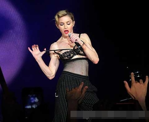 Madonna: Bao giờ mới ngừng ‘khoe thân’ phản cảm? - 16