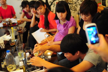 Thú chơi son môi tự chế 'độc nhất vô nhị' của giới trẻ - 5