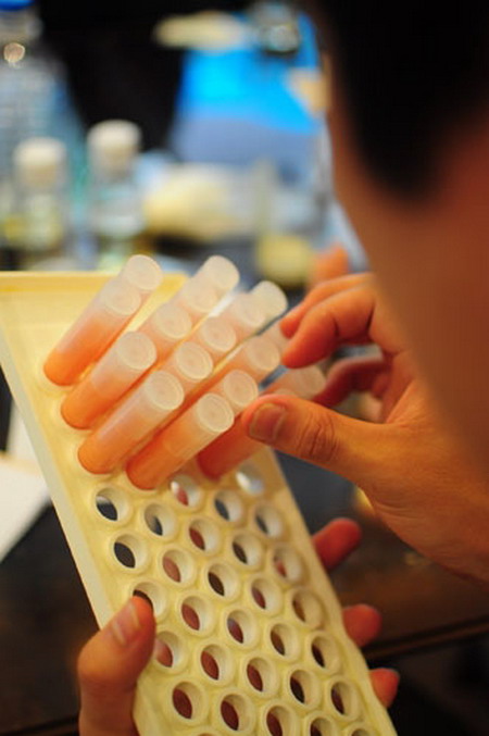 Thú chơi son môi tự chế 'độc nhất vô nhị' của giới trẻ - 8