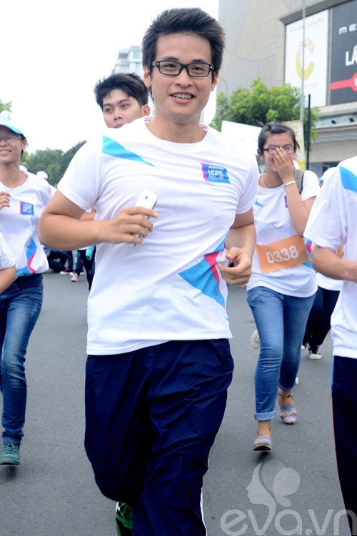 Ngô Thanh Vân nhiệt tình chạy bộ vì người nghèo - 11