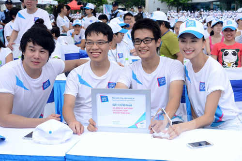 Ngô Thanh Vân nhiệt tình chạy bộ vì người nghèo - 20