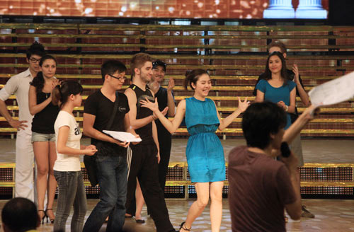 Minh Hằng đăng quang ngôi vô địch BNHV 2012 - 14