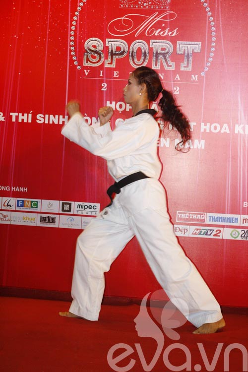 Giật mình với phiên bản Jennifer Phạm tại Miss Sport 2012 - 10