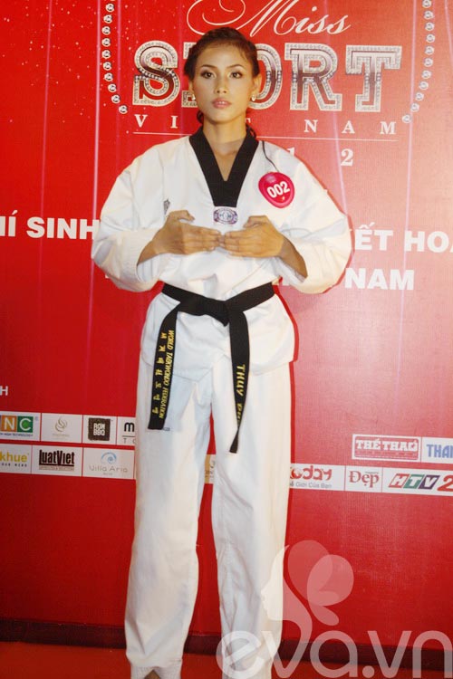 Giật mình với phiên bản Jennifer Phạm tại Miss Sport 2012 - 11
