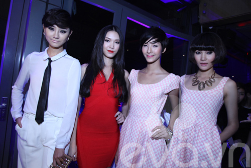 Hoàng Thùy nhạt nhòa cạnh Trà My - 16
