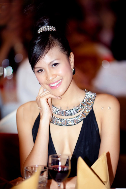 Siêu mẫu Phương Mai: Chững chạc tuổi 22 - 19