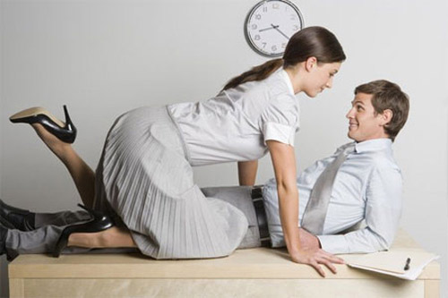 Đàn ông cũng là nạn nhân của tình công sở - 1