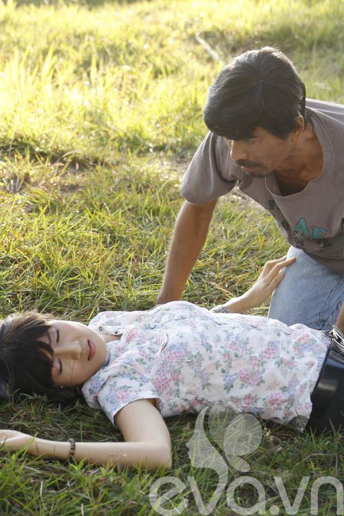 Hiền Mai bị "sát hại" trên đồi cỏ - 8