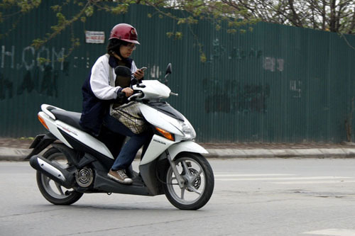 7 lời khuyên cho phụ nữ khi đi xe máy - 2