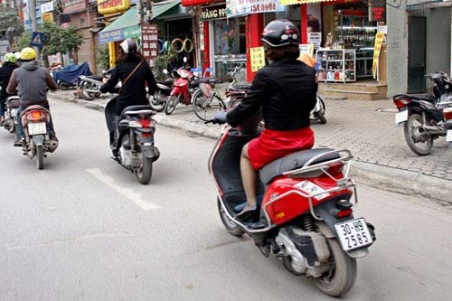 7 lời khuyên cho phụ nữ khi đi xe máy - 1