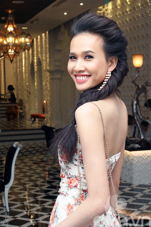 Dương Mỹ Linh gợi cảm với mullet hoa hòe - 1
