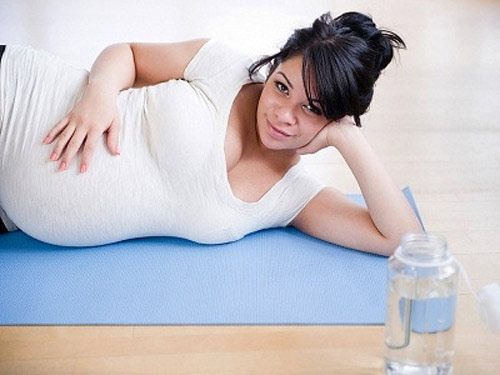 Lưu ý khi bà bầu tập thể dục mùa hè - 1