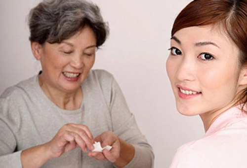 Với tôi, chuyện làm dâu "nhẹ tựa lông hồng" - 1