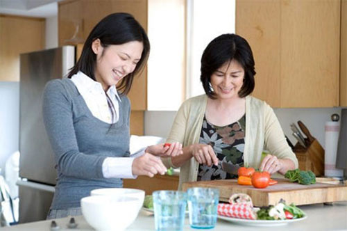 Với tôi, chuyện làm dâu "nhẹ tựa lông hồng" - 2