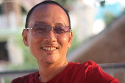 ung vien dai su du lich len tieng vu quyt no - 2