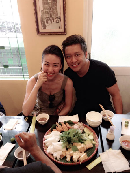 ngan khanh, tuan hung tay trong tay di an - 1