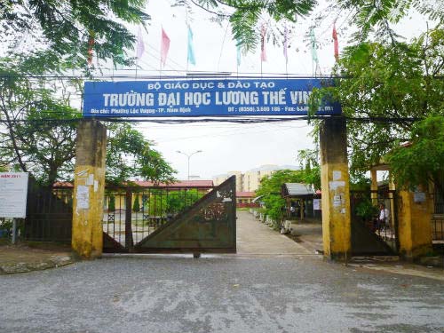 45 can bo, giang vien bat ngo bi 'duoi ra duong' - 1