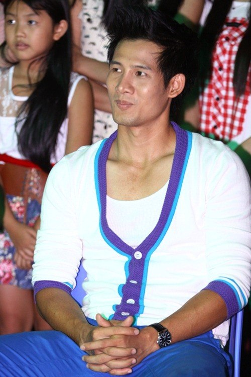 hoang oanh rang ro canh johnny tri nguyen - 6