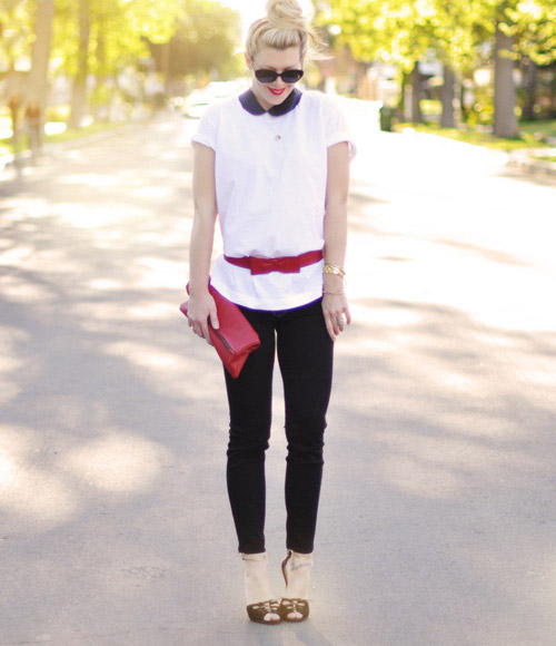 bien hoa voi quan jeans va ao phong trang - 2