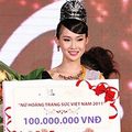 Làng sao - Nữ hoàng trang sức "chi mạnh" cho thí sinh