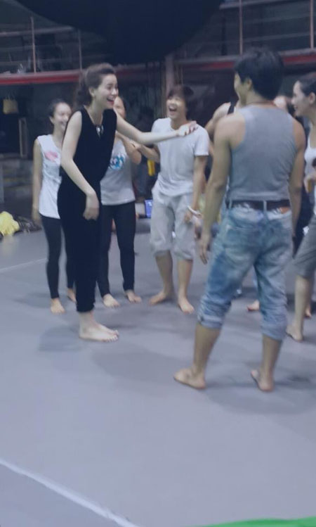 phuong thanh ru thu minh ve que trong rau - 6