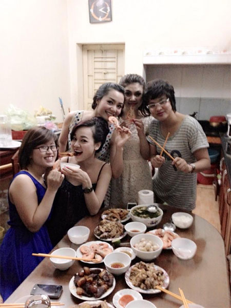 phuong thanh ru thu minh ve que trong rau - 2