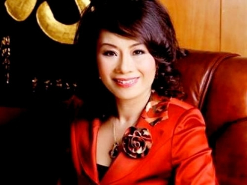 "hoa hau quy ba" "om" bao nhieu tien? - 1