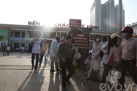 dong nguoi un un tro lai thu do sau ki nghi le - 1