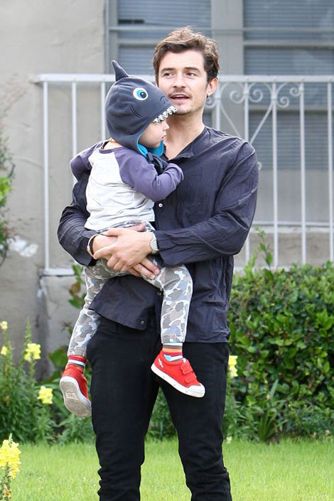 orlando bloom chat vat be nhoc mum mim flynn - 3