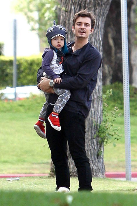 orlando bloom chat vat be nhoc mum mim flynn - 4