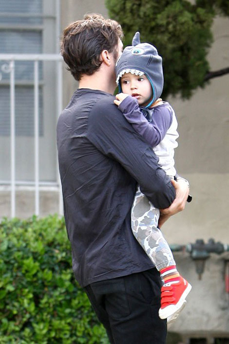 orlando bloom chat vat be nhoc mum mim flynn - 5