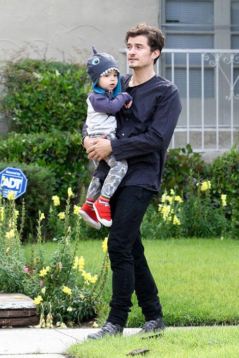 orlando bloom chat vat be nhoc mum mim flynn - 6