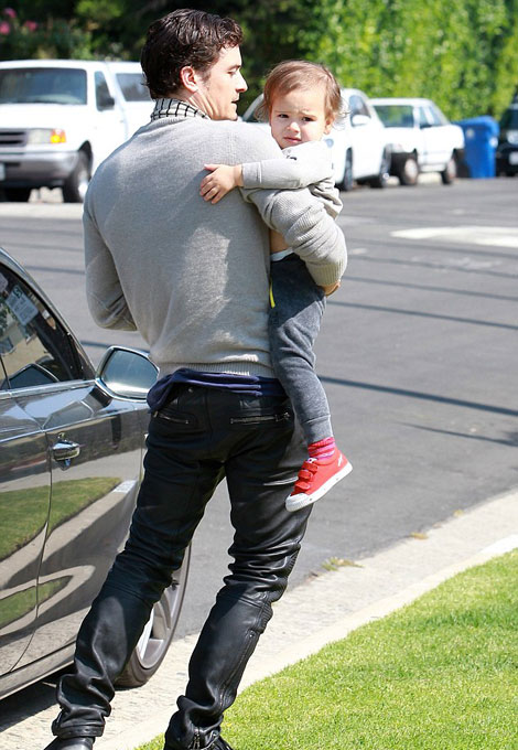 orlando bloom chat vat be nhoc mum mim flynn - 8