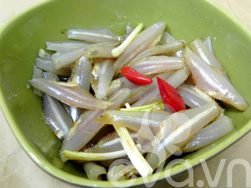 Cá cơm kho xoài ngon lạ - 3