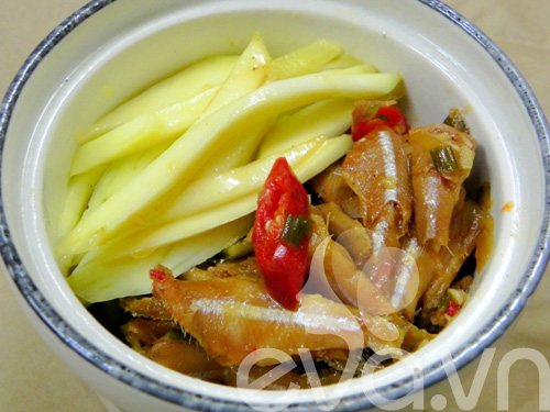 Cá cơm kho xoài ngon lạ - 6