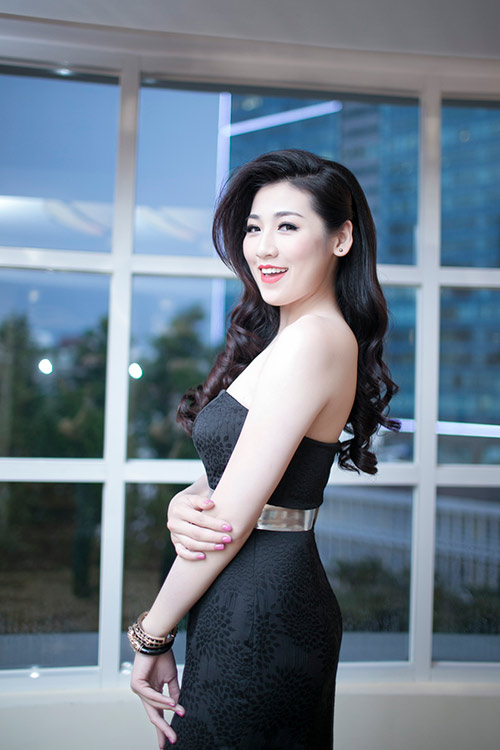 Á hậu Tú Anh ngày càng kiều diễm - 4