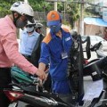Mua sắm - Giá cả - Xăng dầu “lỗ”, nhấp nhổm tăng giá