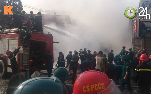 Cận cảnh vụ cháy kinh hoàng ở cây xăng - 1